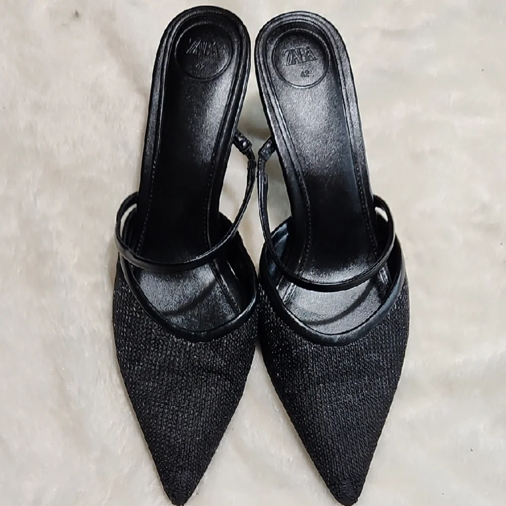 Zara Black Textured Pointed Heels - Picture 1 of 8